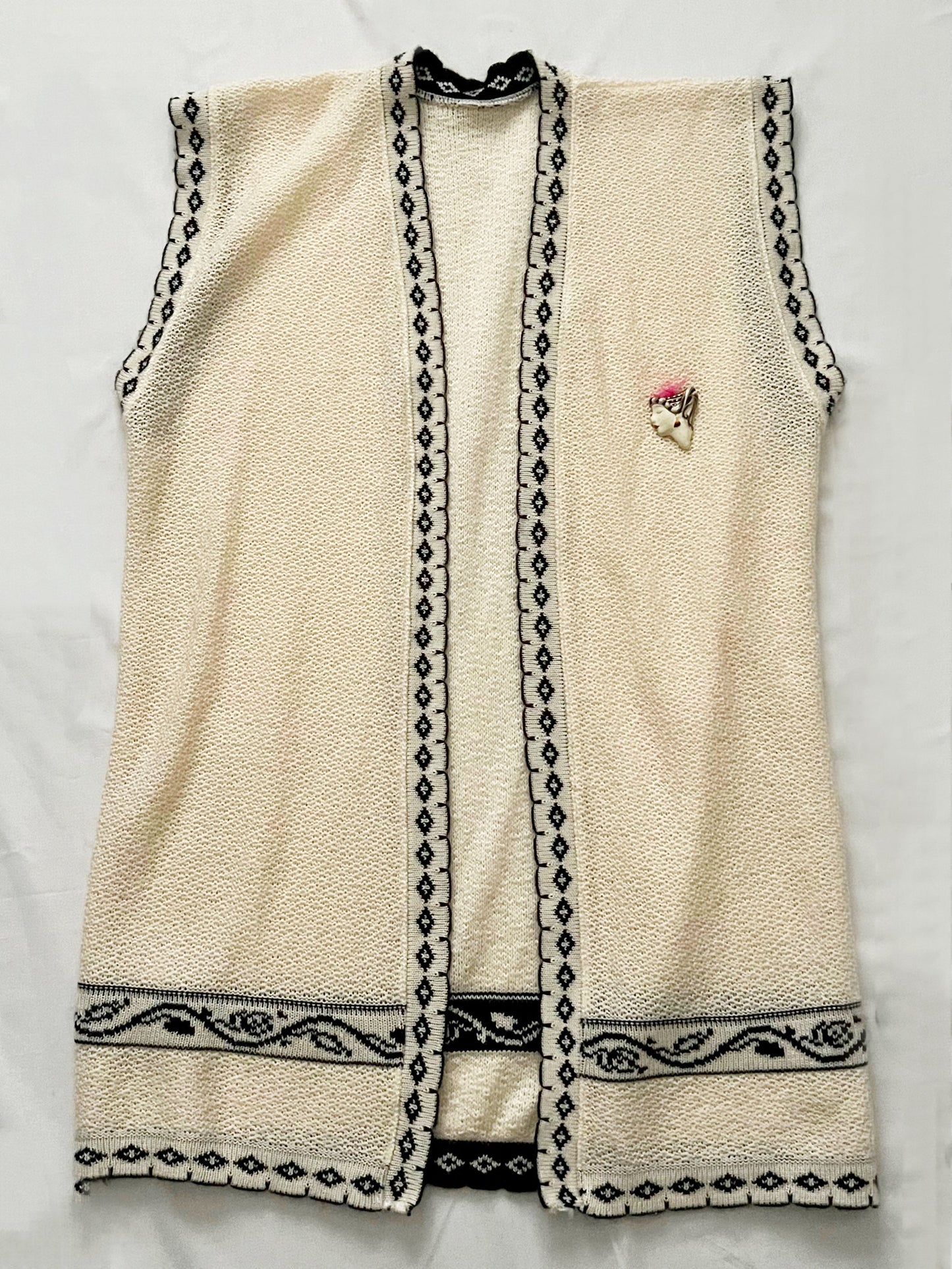 White vest with a brooch, Size XS-L