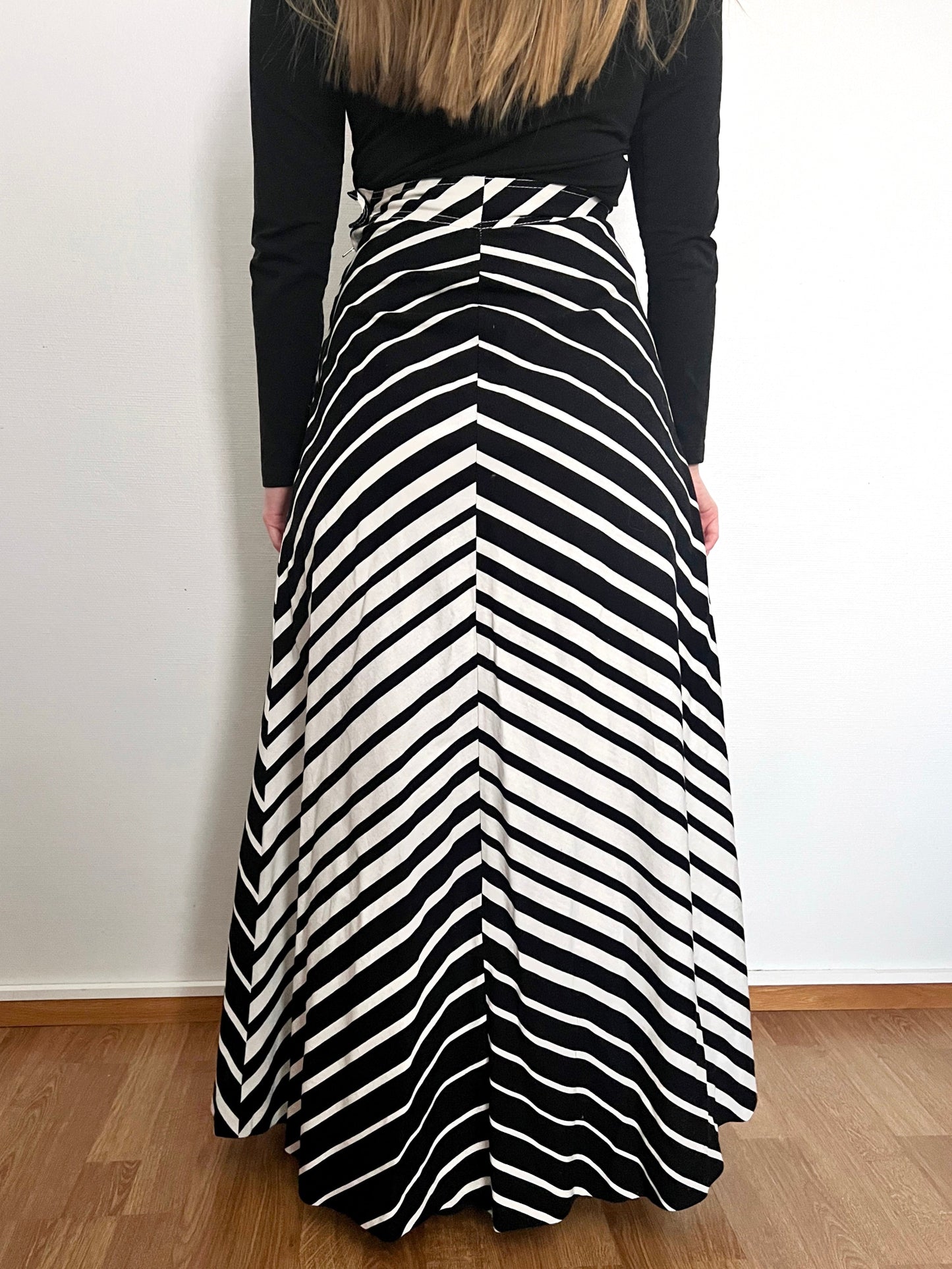 70s black and white striped skirt, Size XS-S