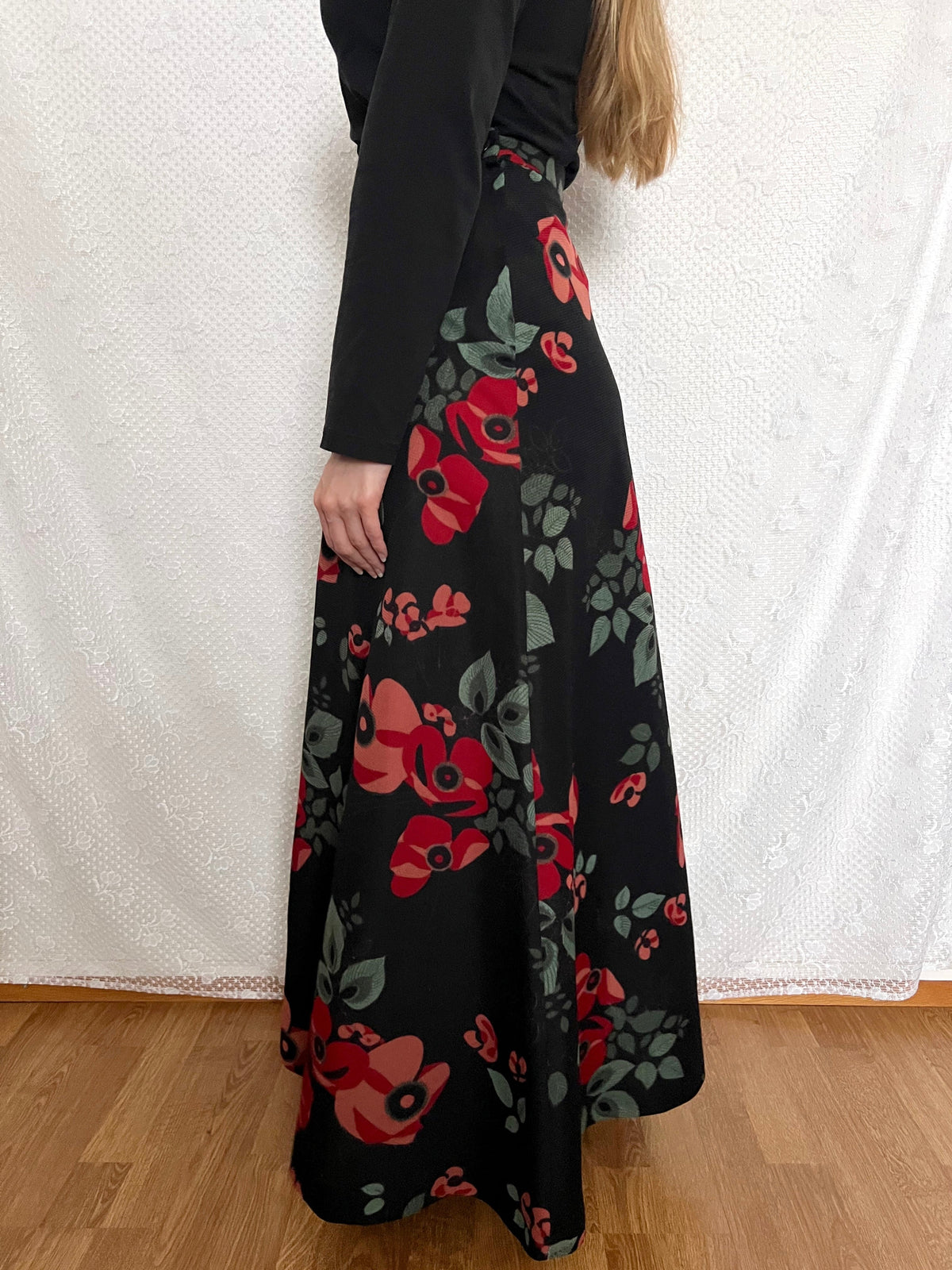 70s black and floral skirt, Size S
