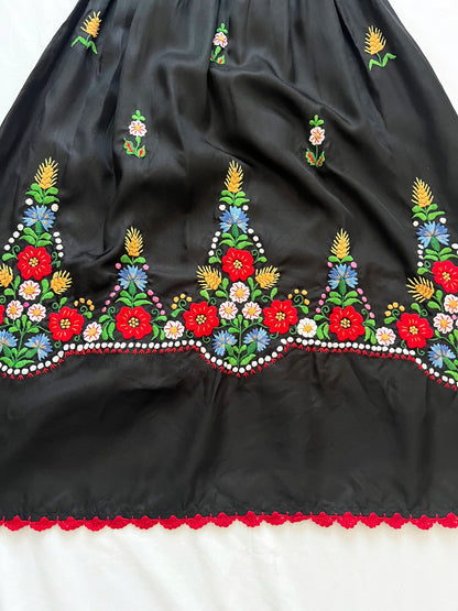 70s black Hungarian embroidery dress, Size S