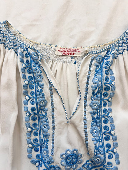 1930s Hungarian blue embroidery blouse, Size S