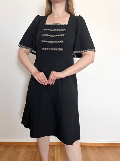 60s black flutter sleeves dress, Size M-L