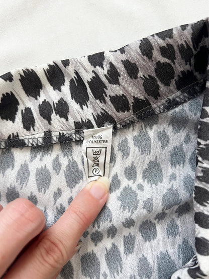 Gray leopard pattern shirt, Size XL