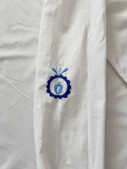 70s blue embroidery blouse, Size M-L