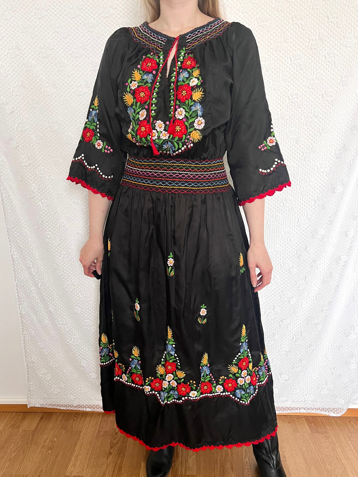 70s black Hungarian embroidery dress, Size S