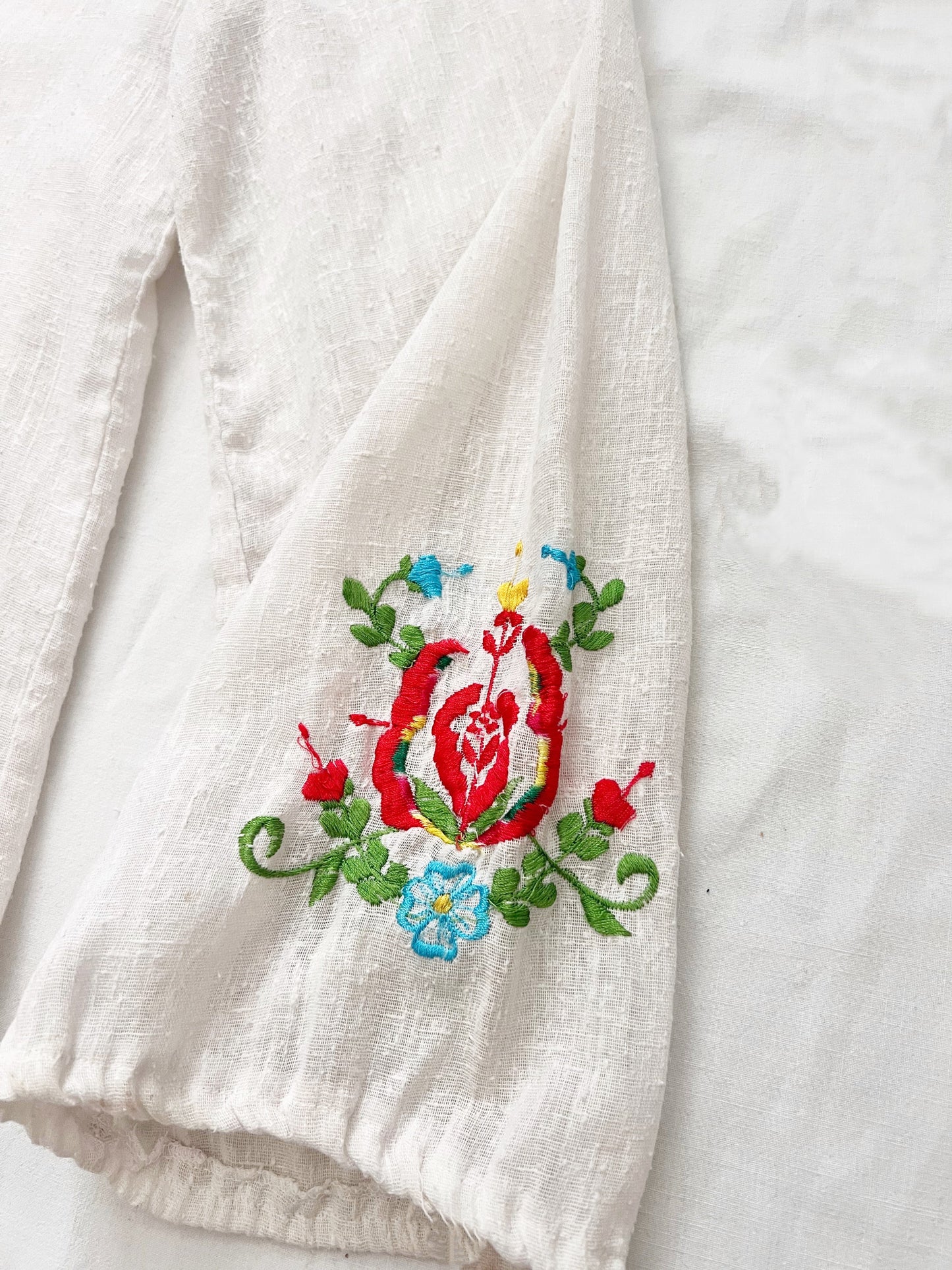 70s floral embroidery white blouse, Size S