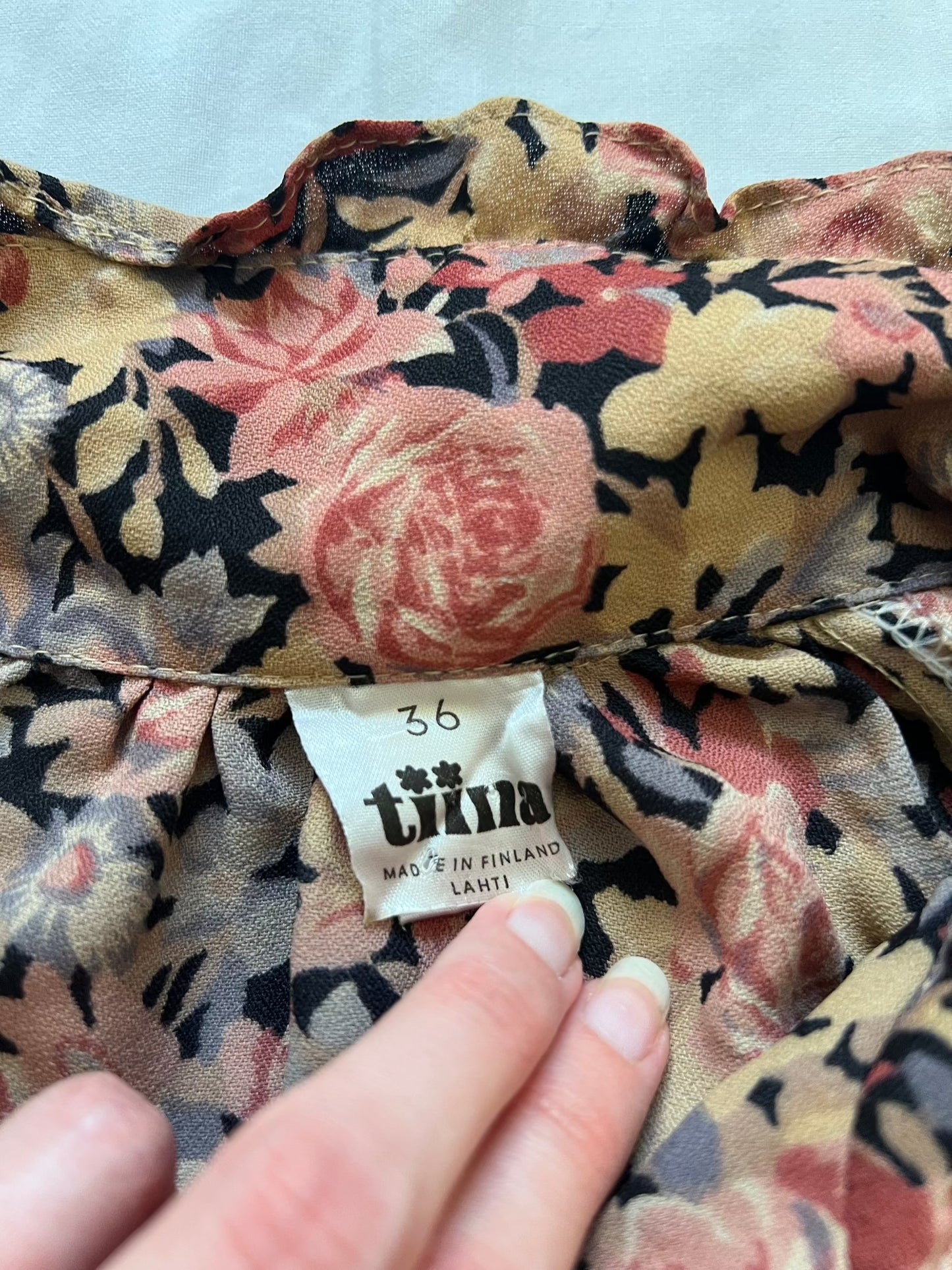 70s flower shirt, Size S-M