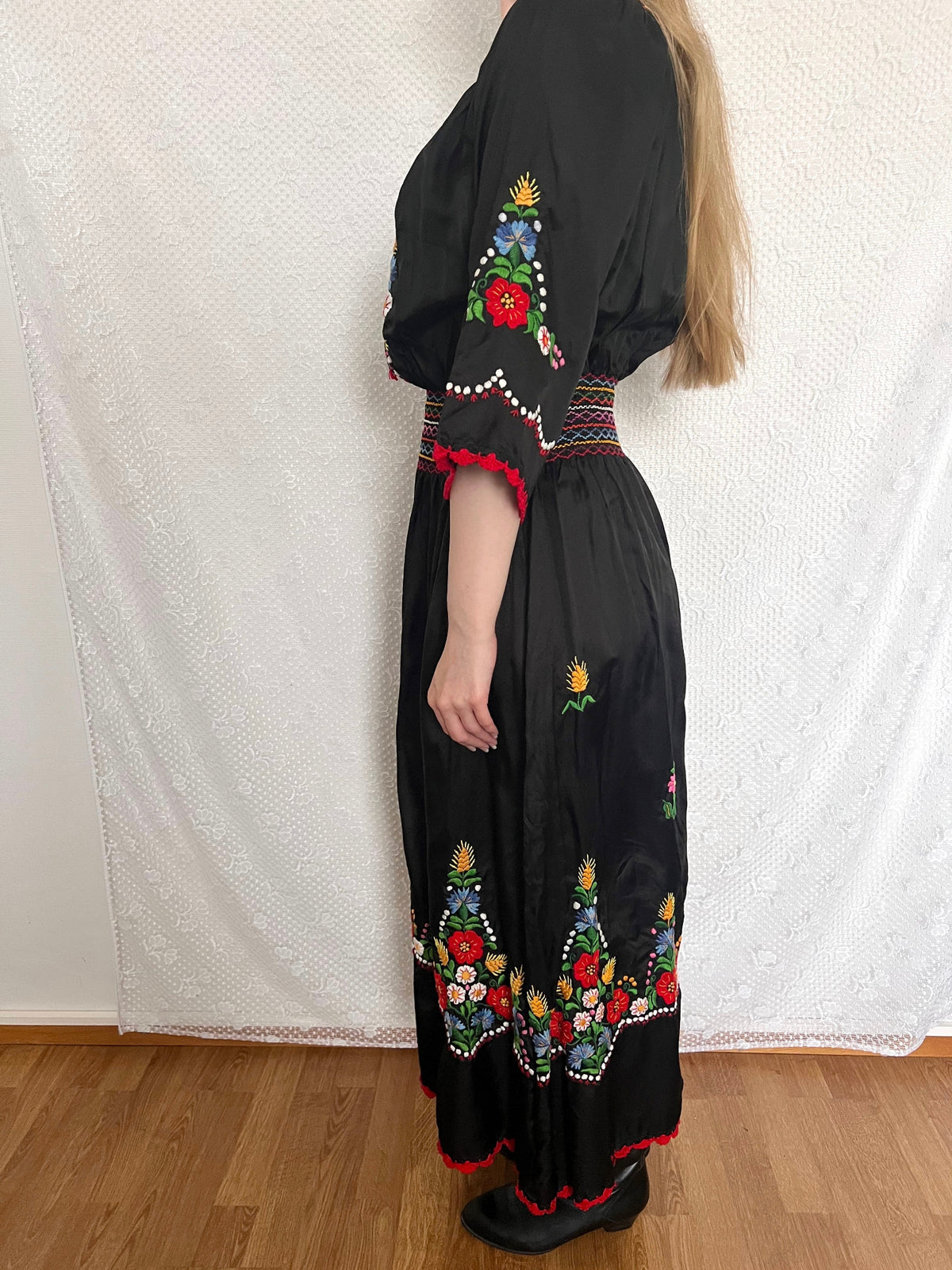 70s black Hungarian embroidery dress, Size S