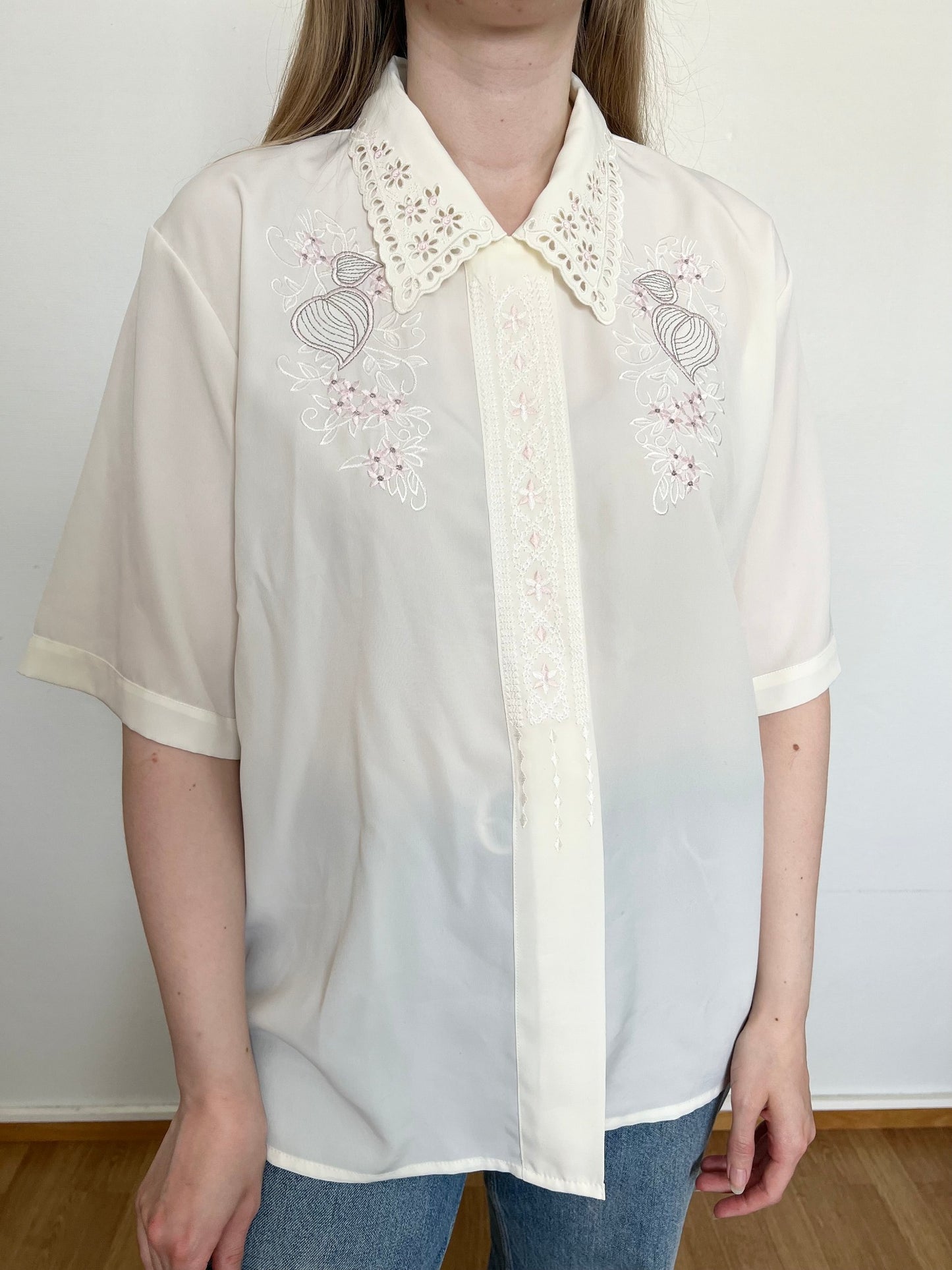 White button up t-shirt, Size XL