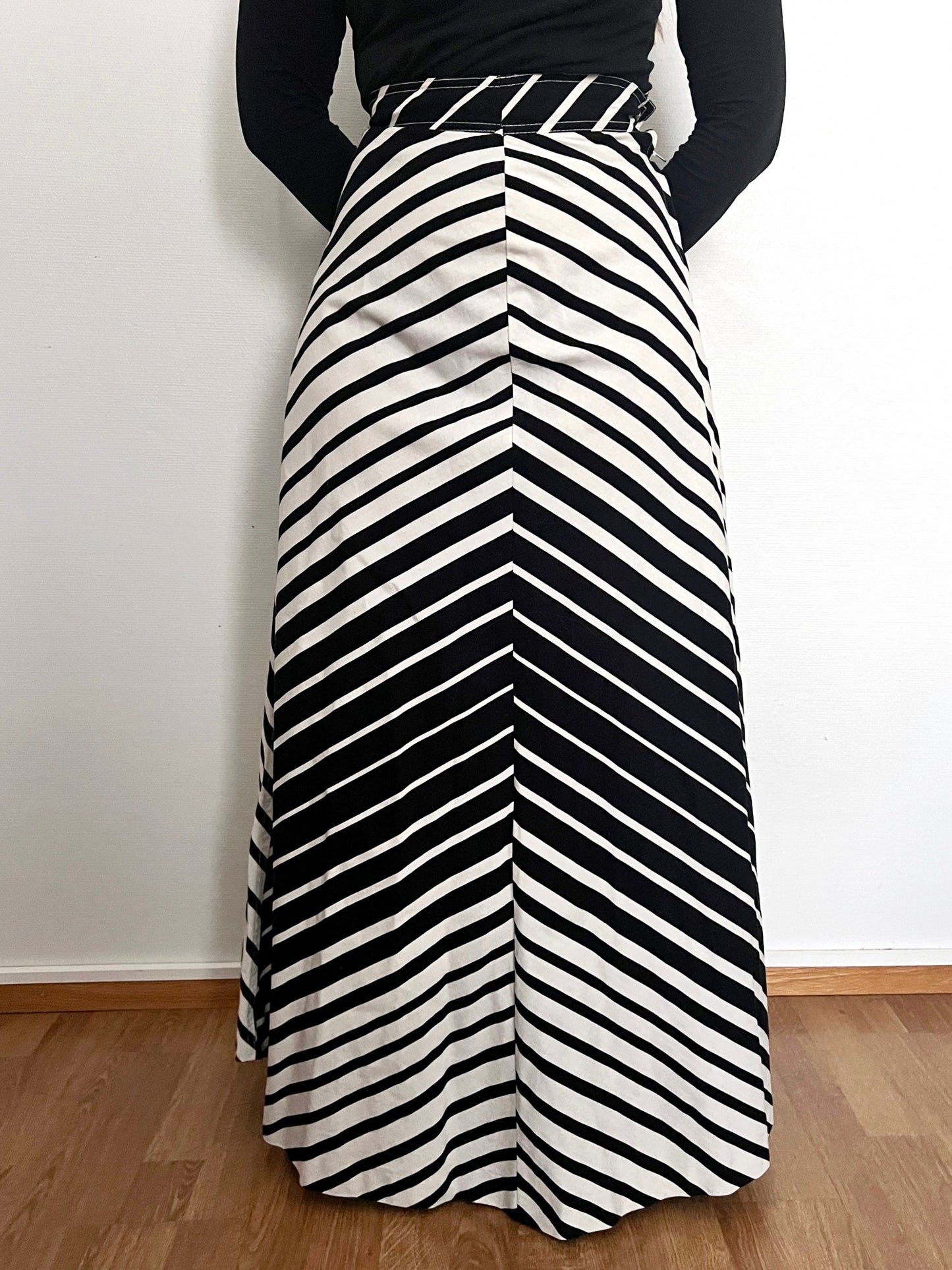 70s black and white striped skirt, Size XS-S