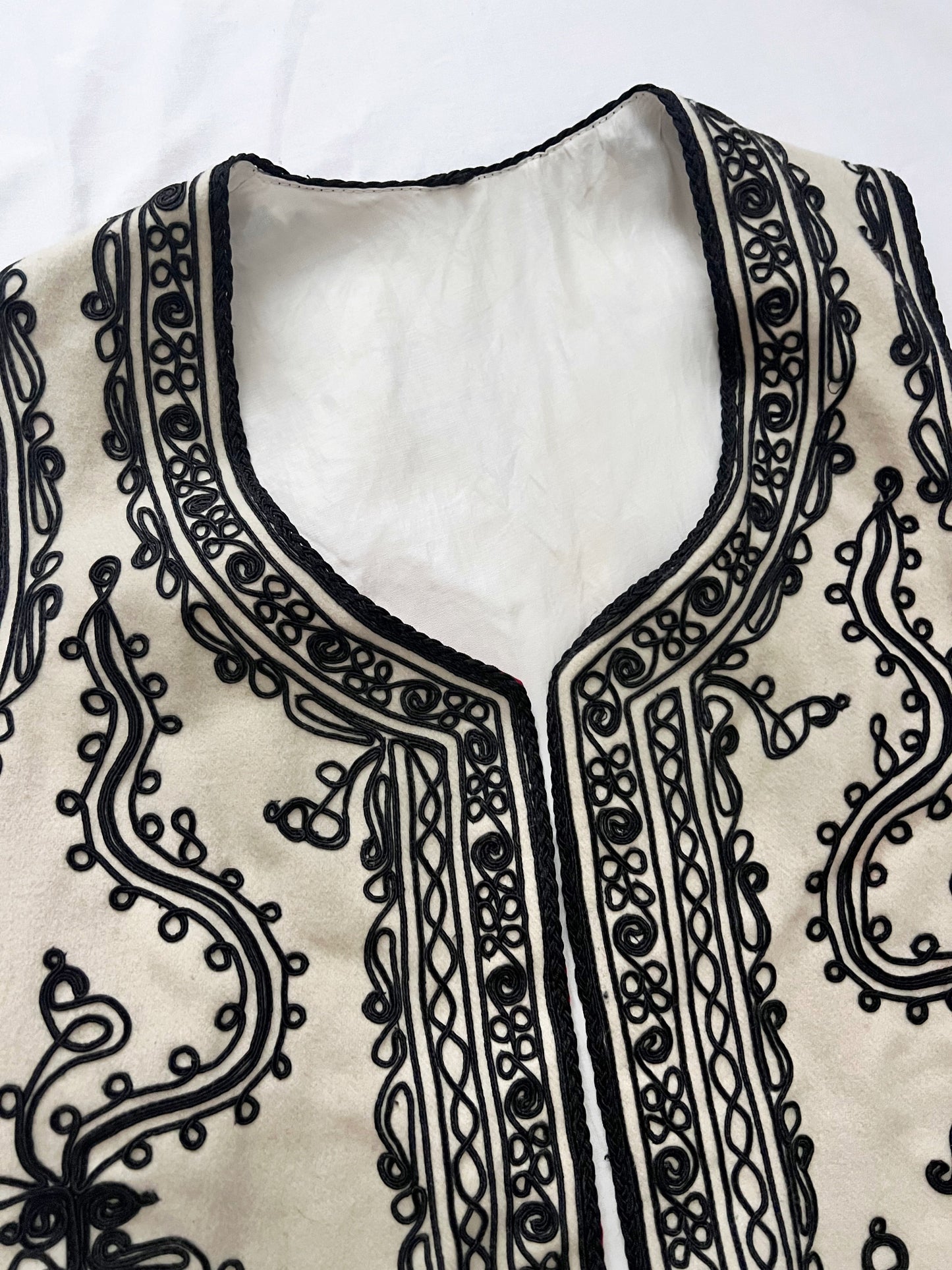 50s/60s Romanian embroidered vest, Size M