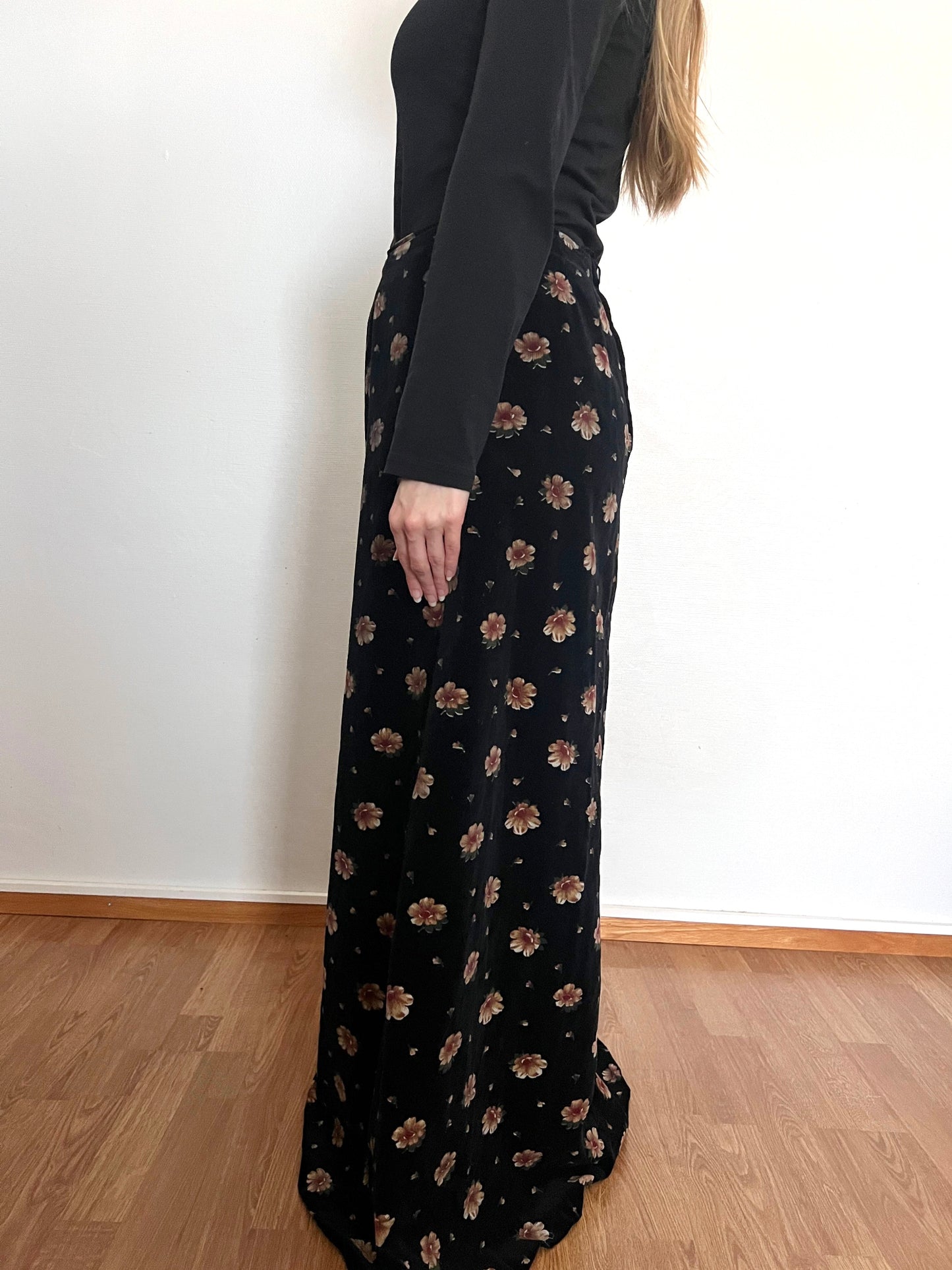 60s black velvet flower maxi skirt, Size M