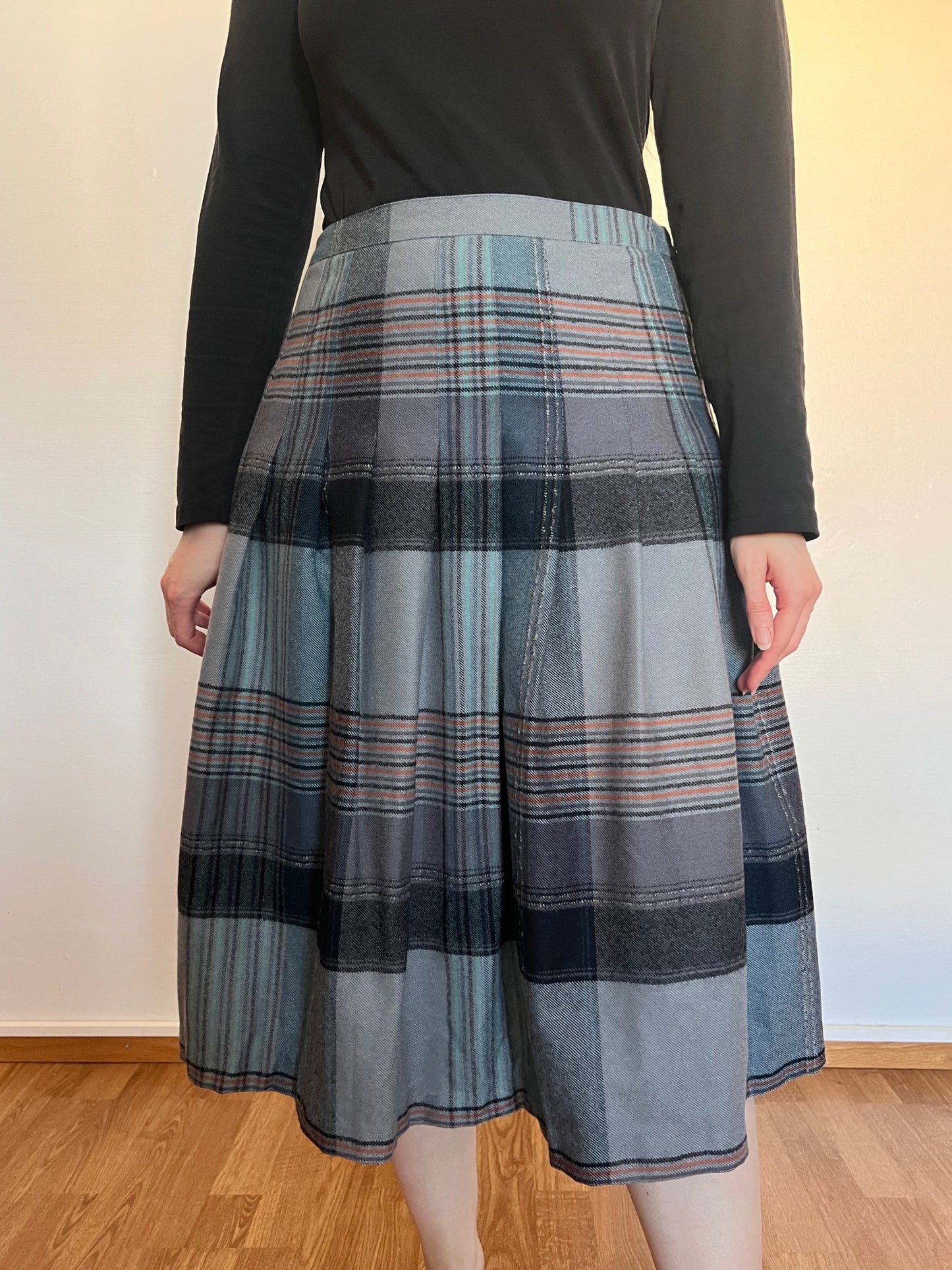 70s wool plaid skirt, Size M