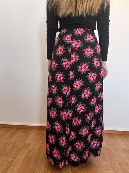 70s black and pink flower skirt, Size XS-S