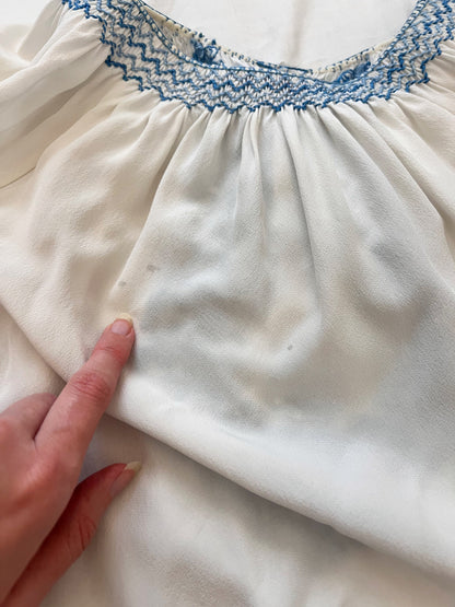 1930s Hungarian blue embroidery blouse, Size S
