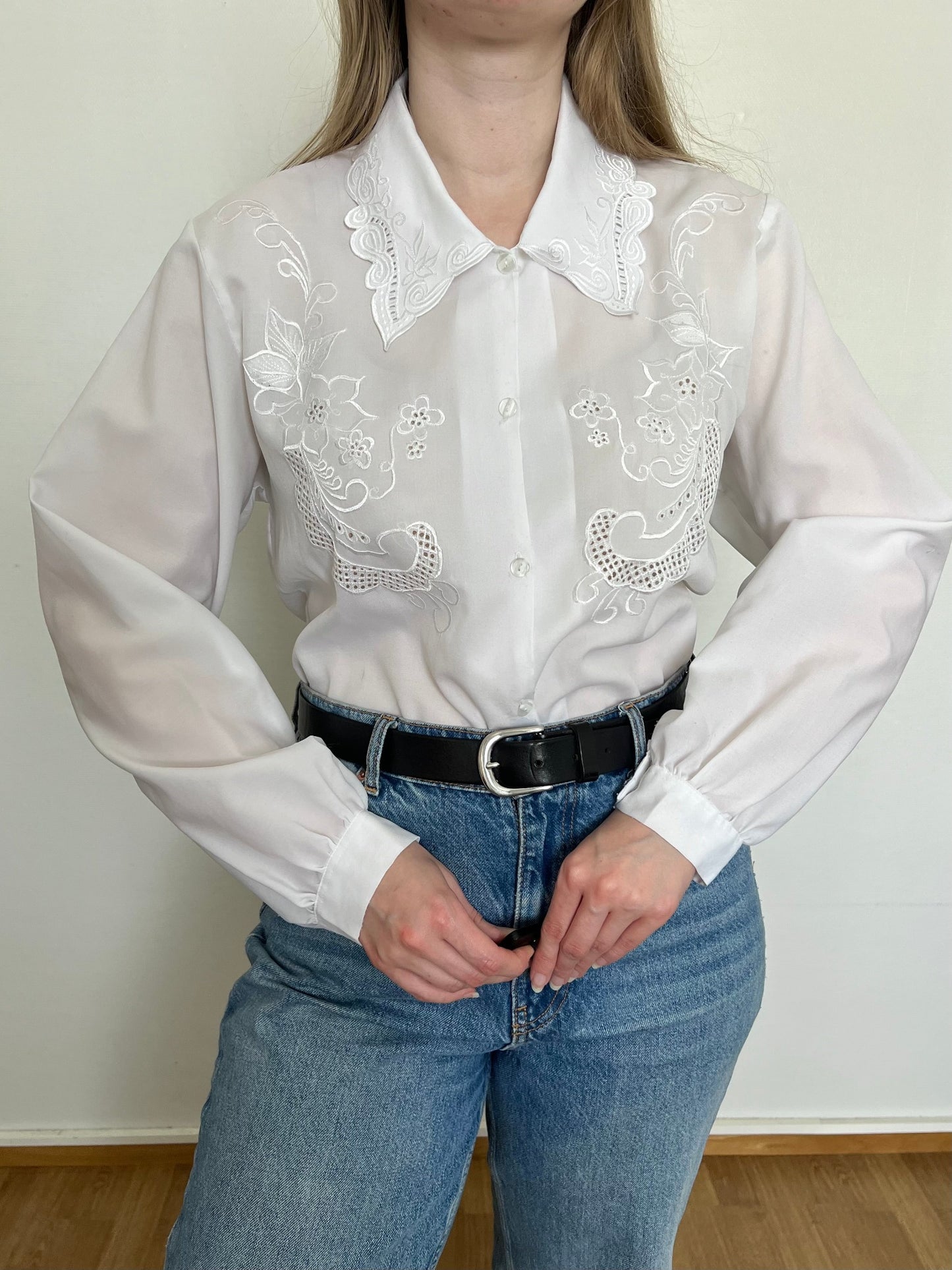 White 80s shirt, Size M-L