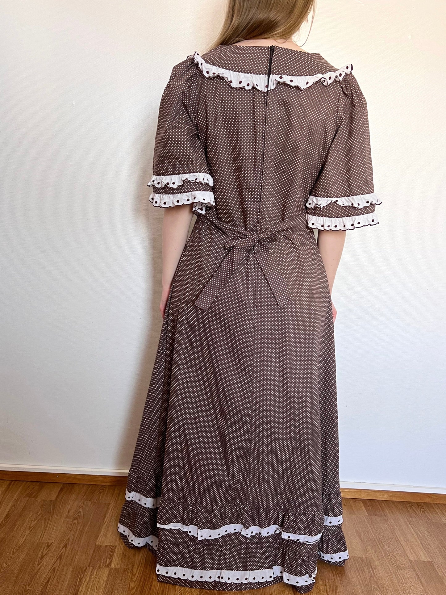 70s brown & white polka dot dress, Size L