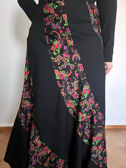 70s black and floral pattern skirt, Size S-M