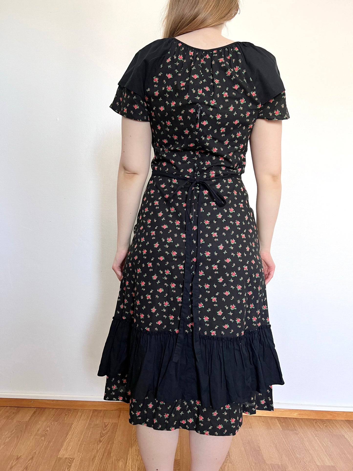 70s 100% cotton black floral dress, Size S-M
