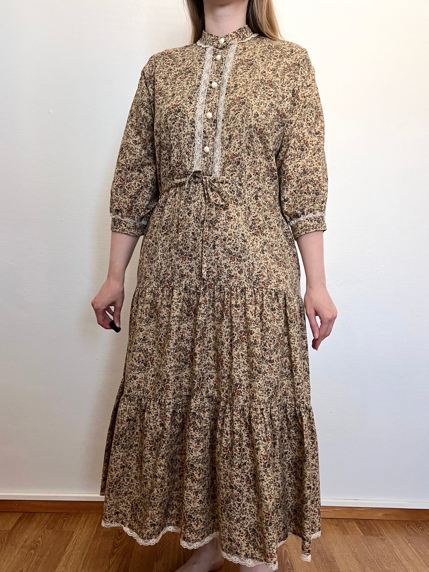 70s beige floral dress, Size XS-S