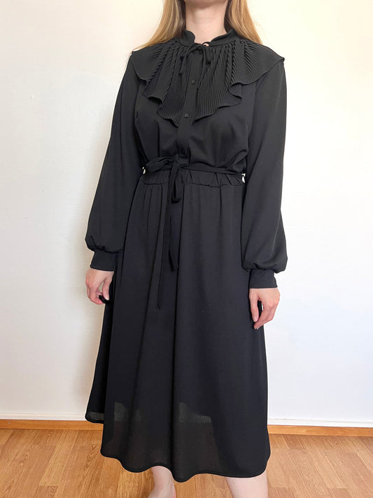 70s black ruffle dress, Size L