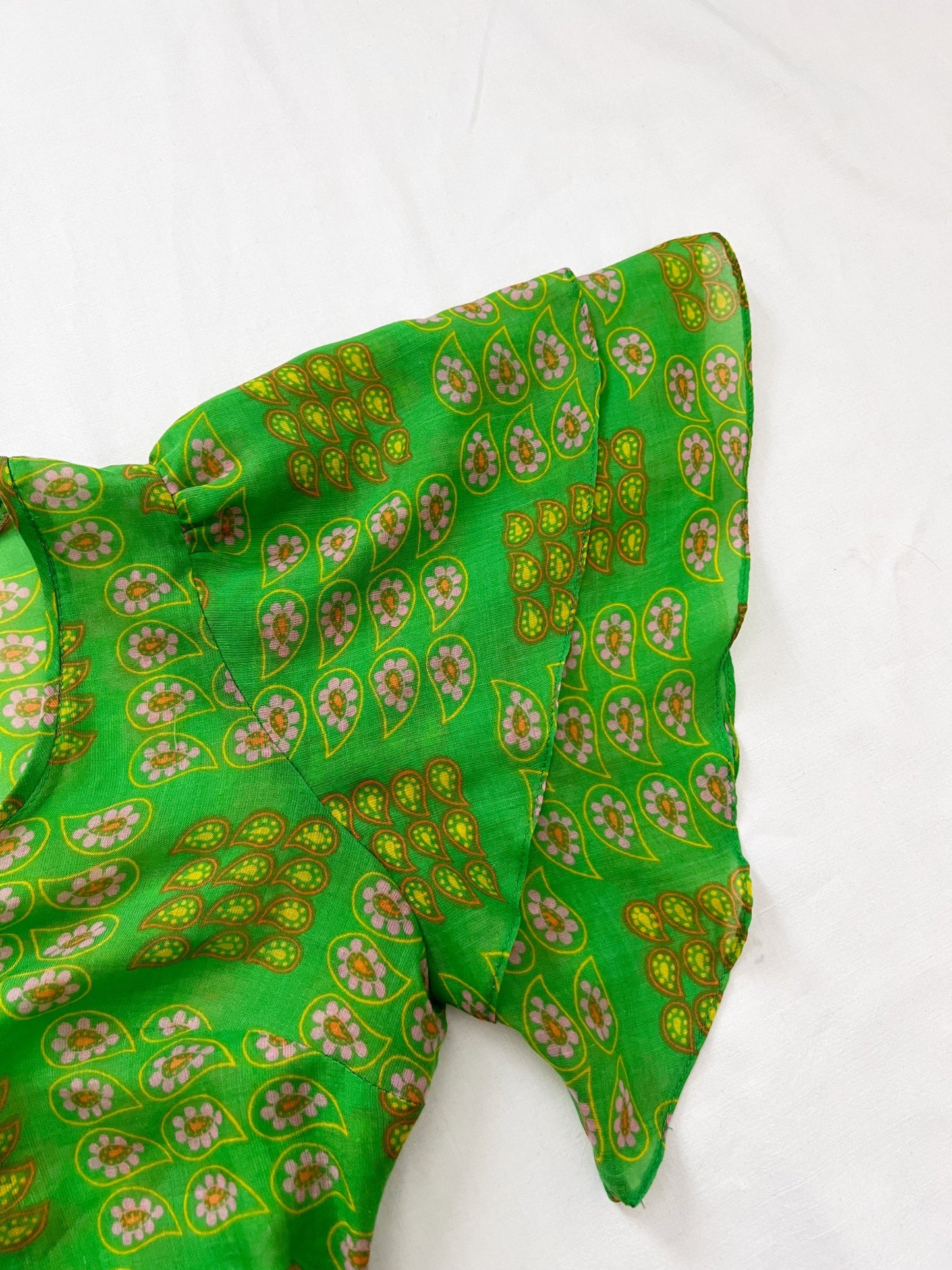 70s green flutter sleeves t-shirt, Size XS