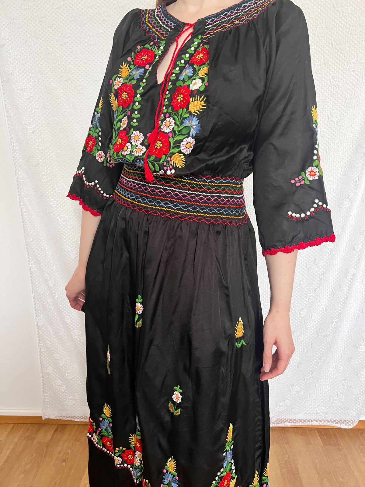 70s black Hungarian embroidery dress, Size S