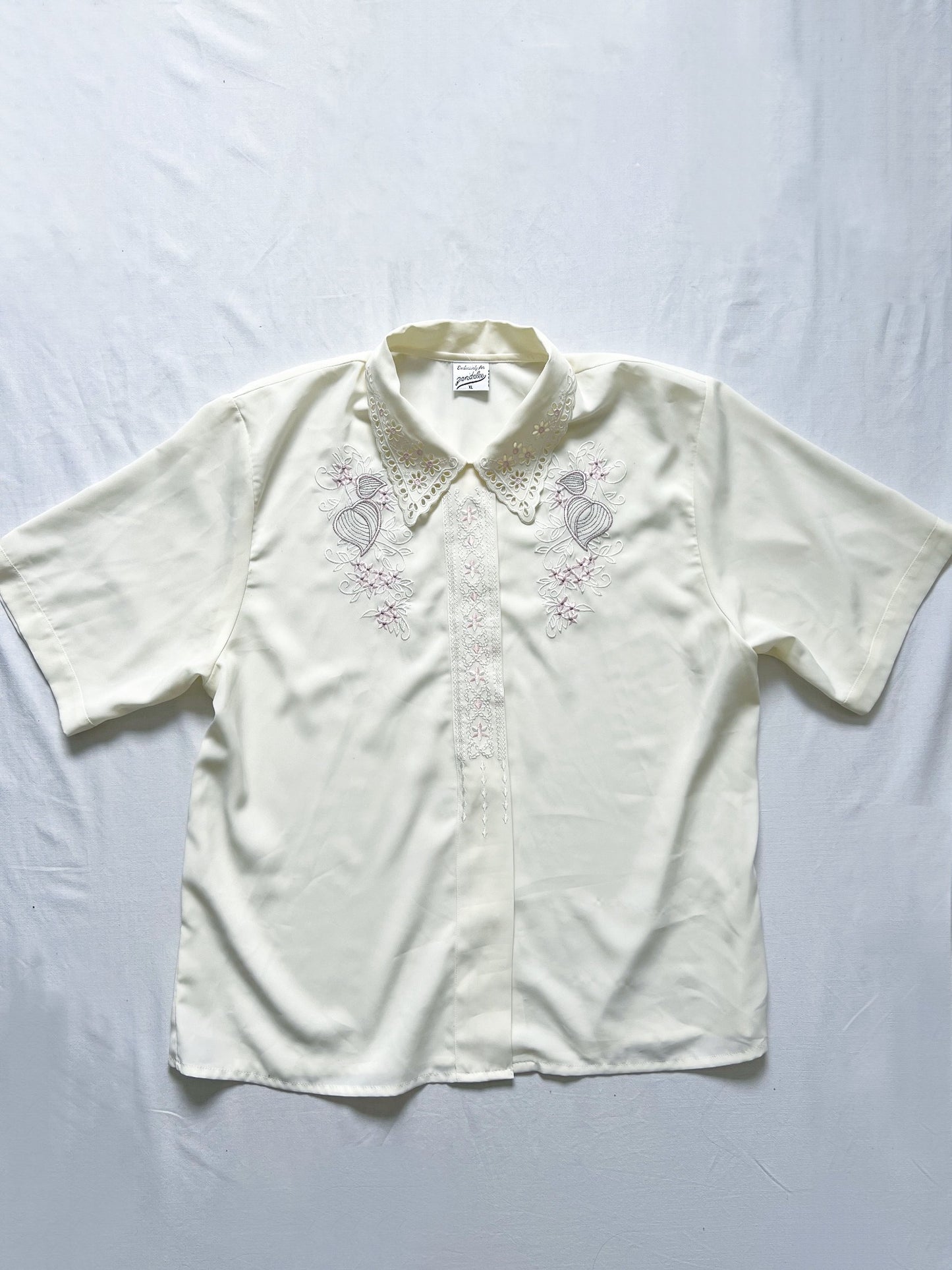 White button up t-shirt, Size XL