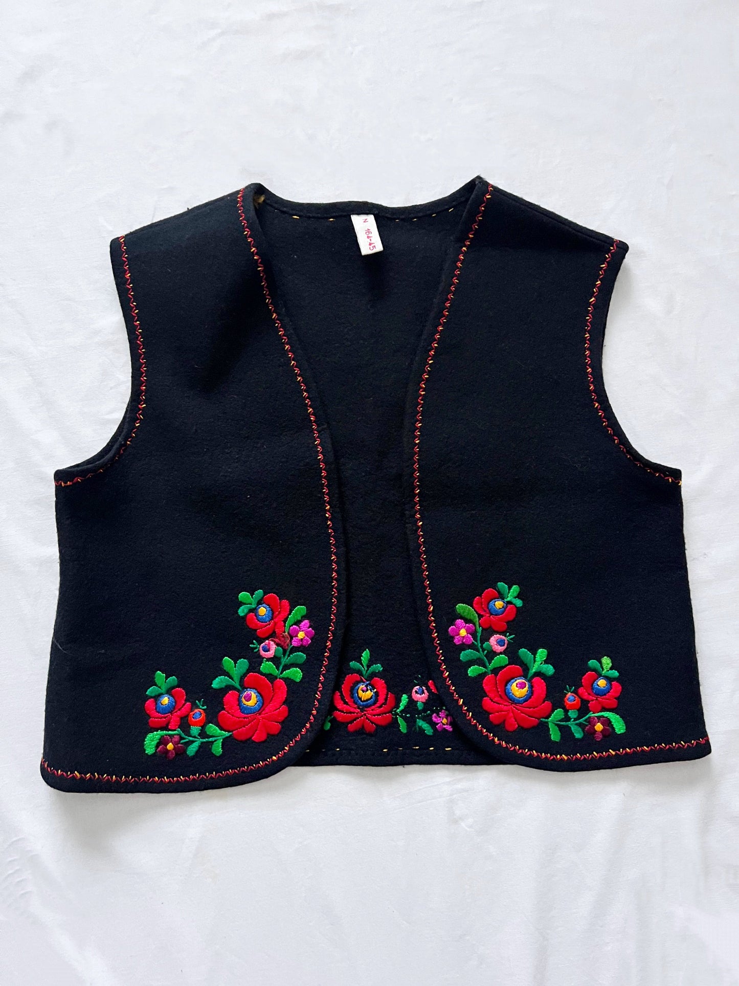 70s Hungarian Matyo felted black vest with embroidered flowers, Size M