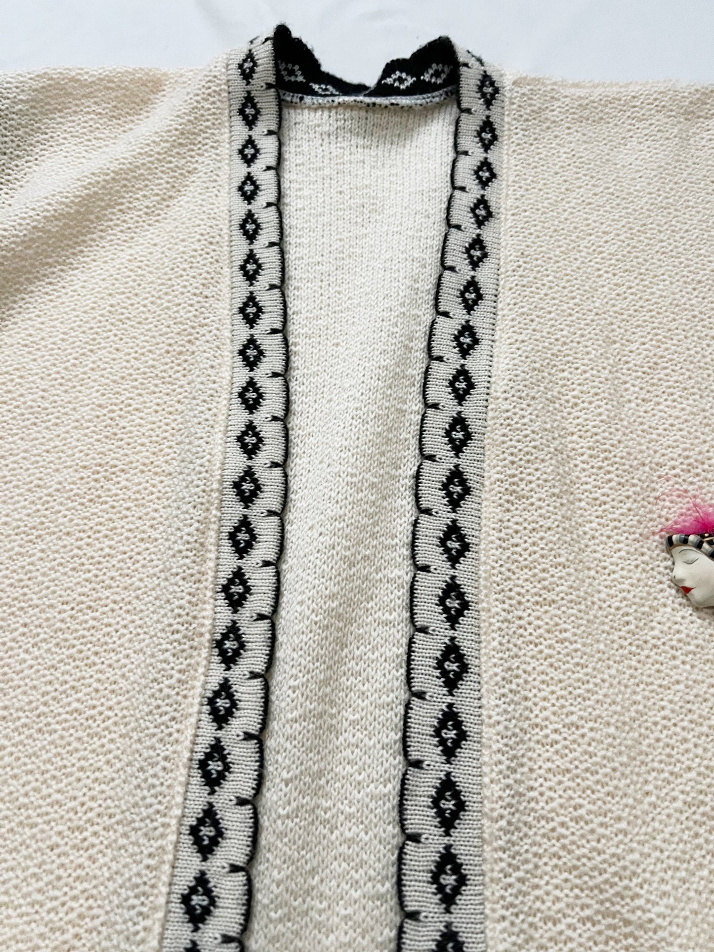 White vest with a brooch, Size XS-L