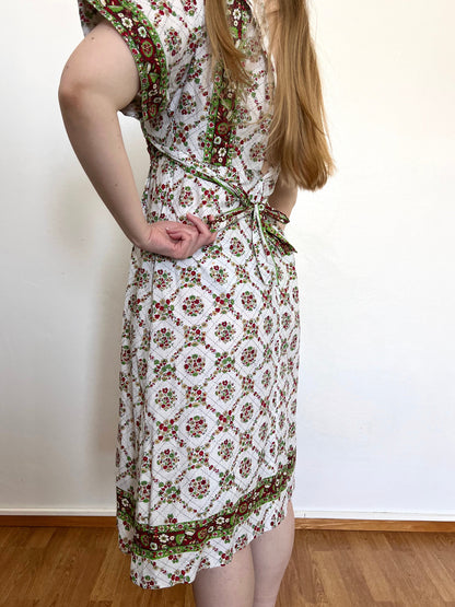 70s white flower pattern dress, Size XS