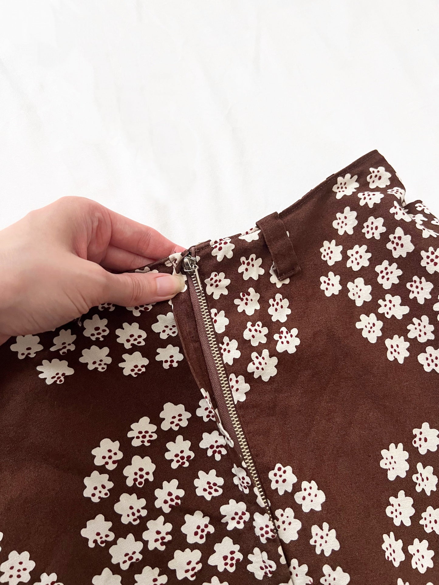 Brown and white flower skirt, Size XS