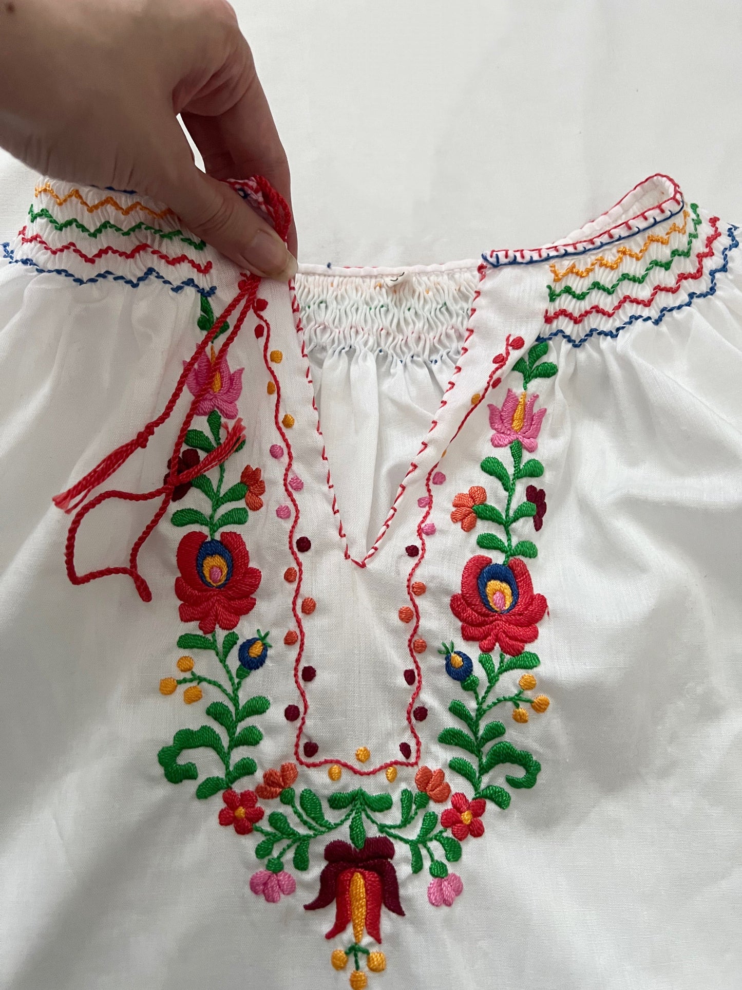 70s blouse with floral embroidery, Size M-L