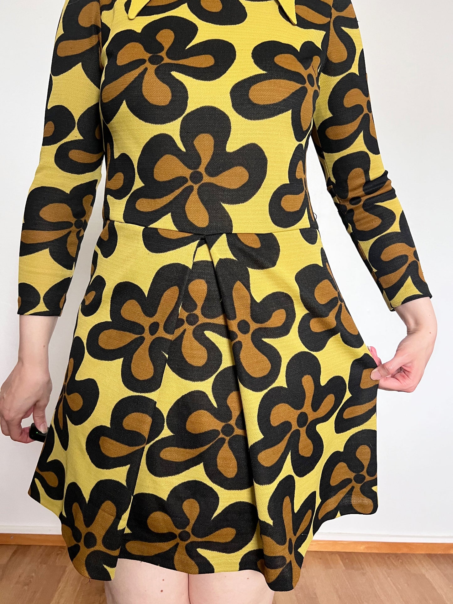 60s yellow floral dress, Size XS