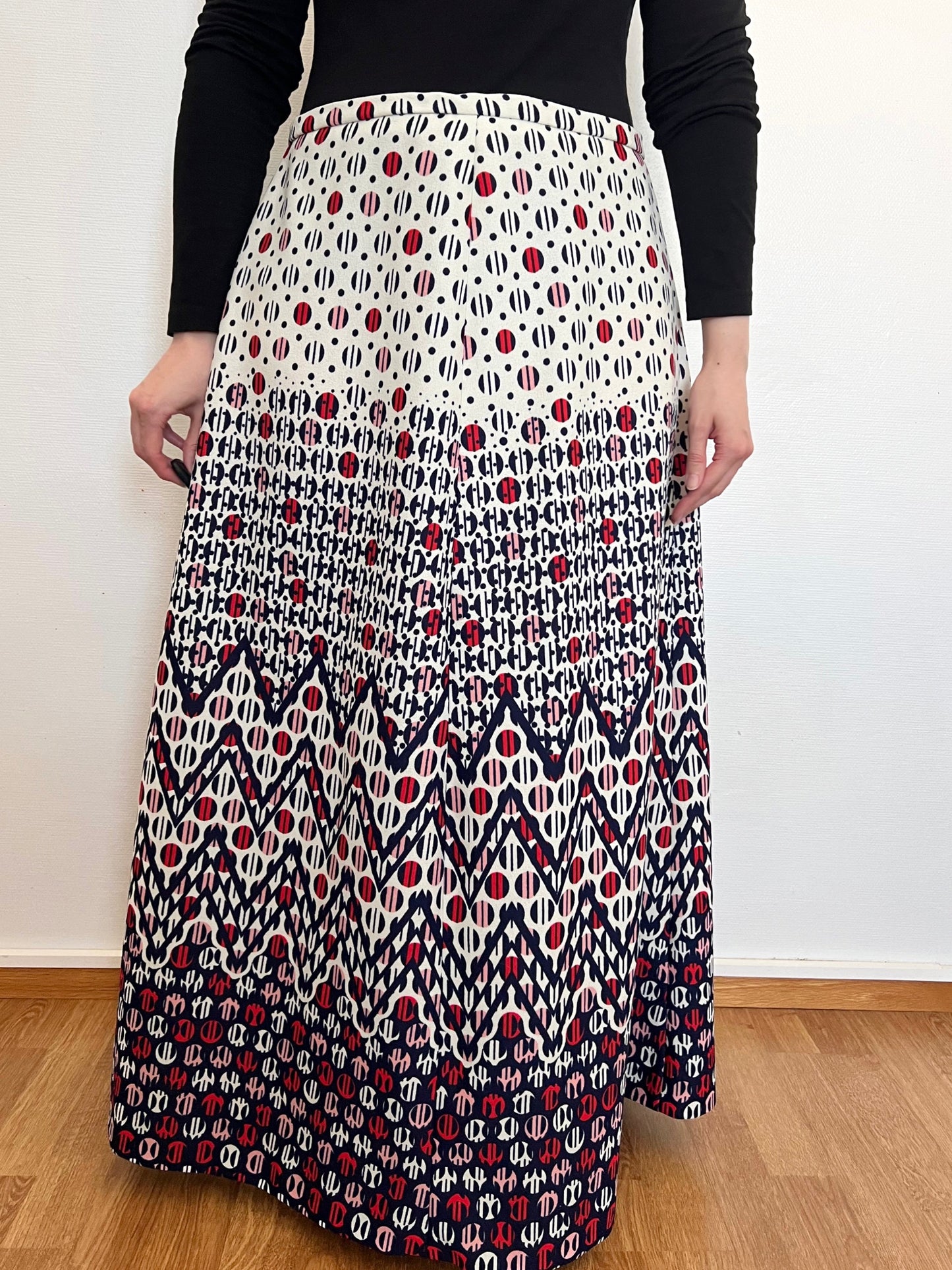 70s maxi skirt with circle pattern, Size L