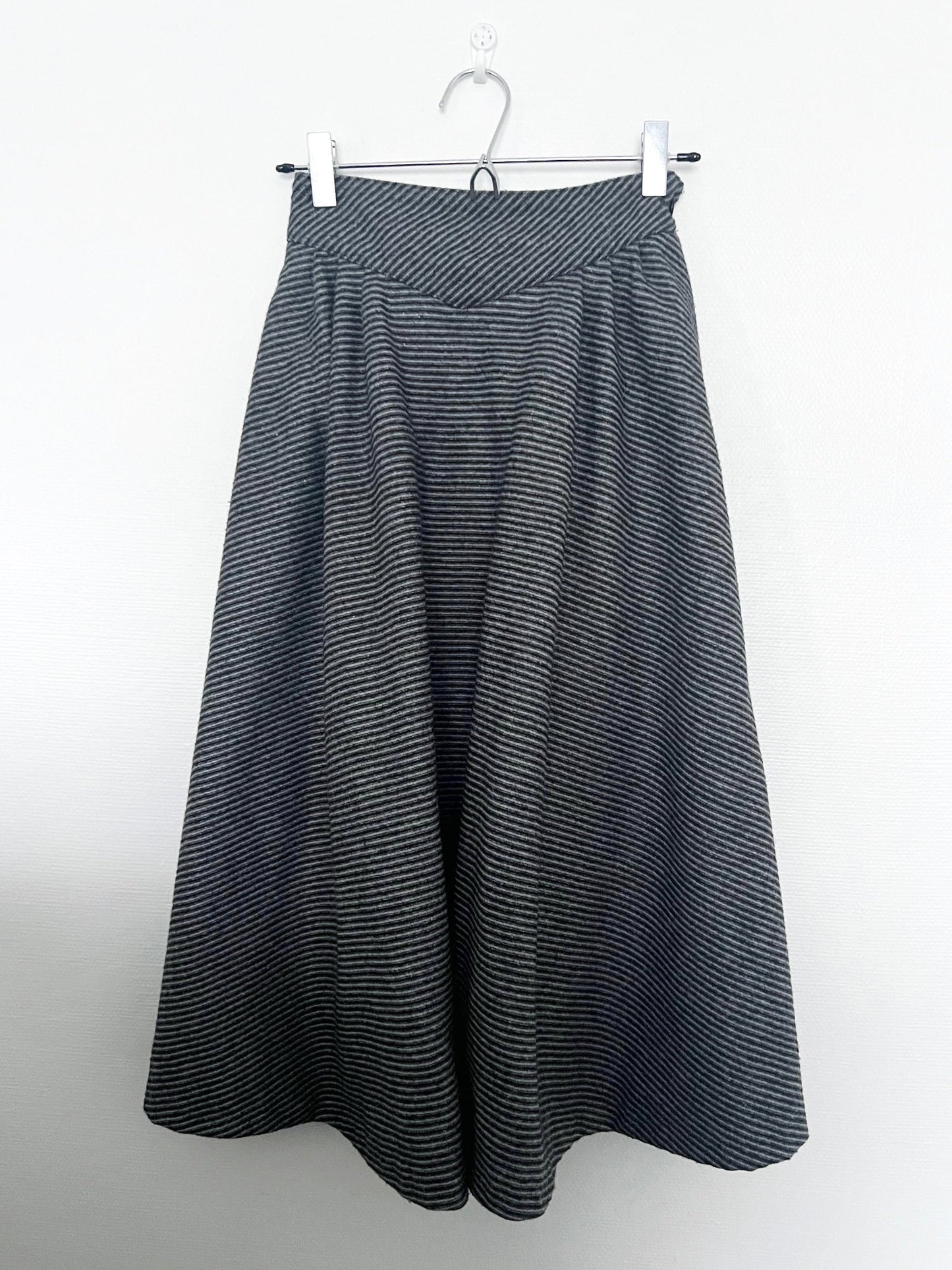 Gray striped skirt, Size XS