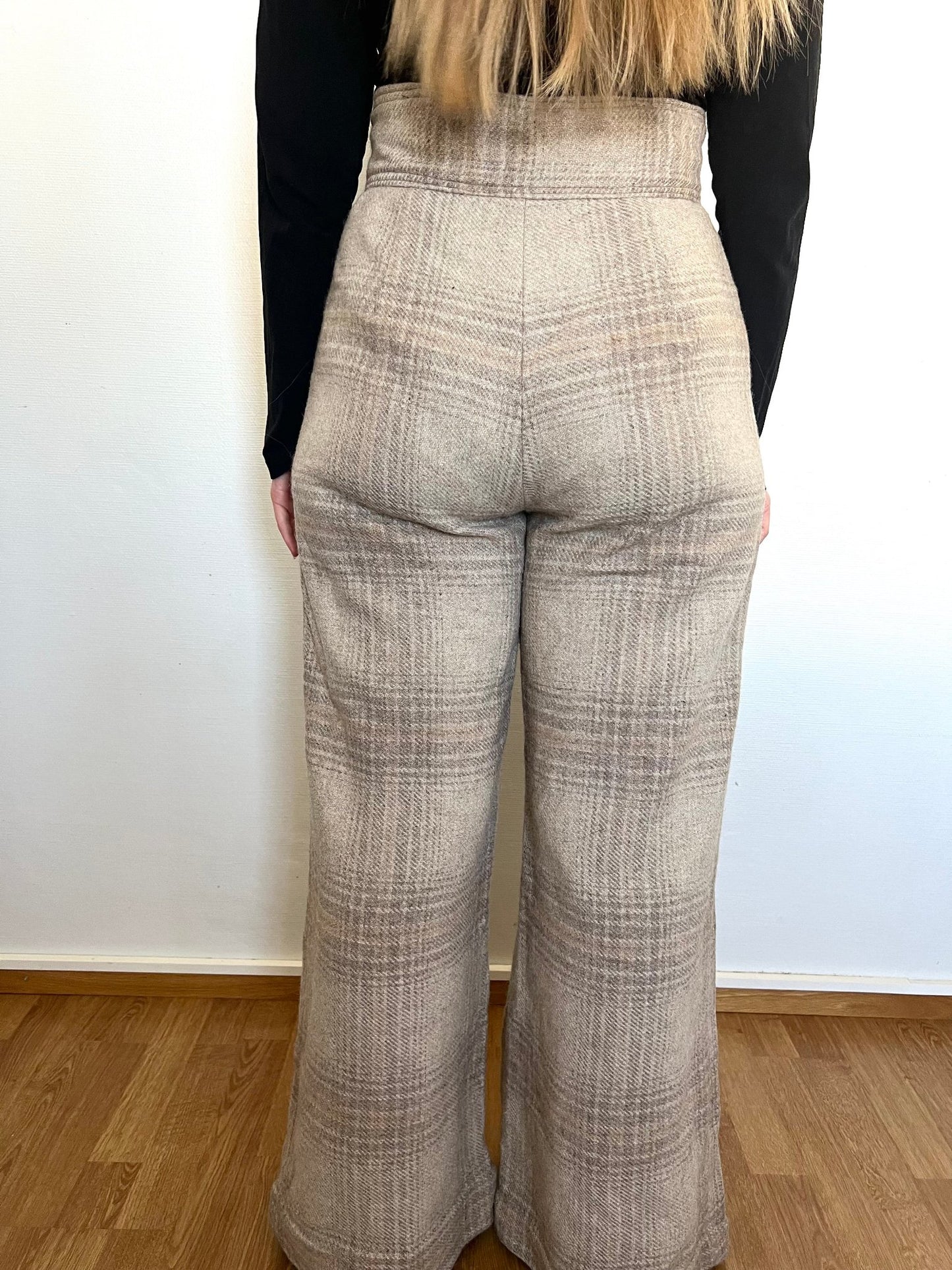 Beige wool pants, Size S-M