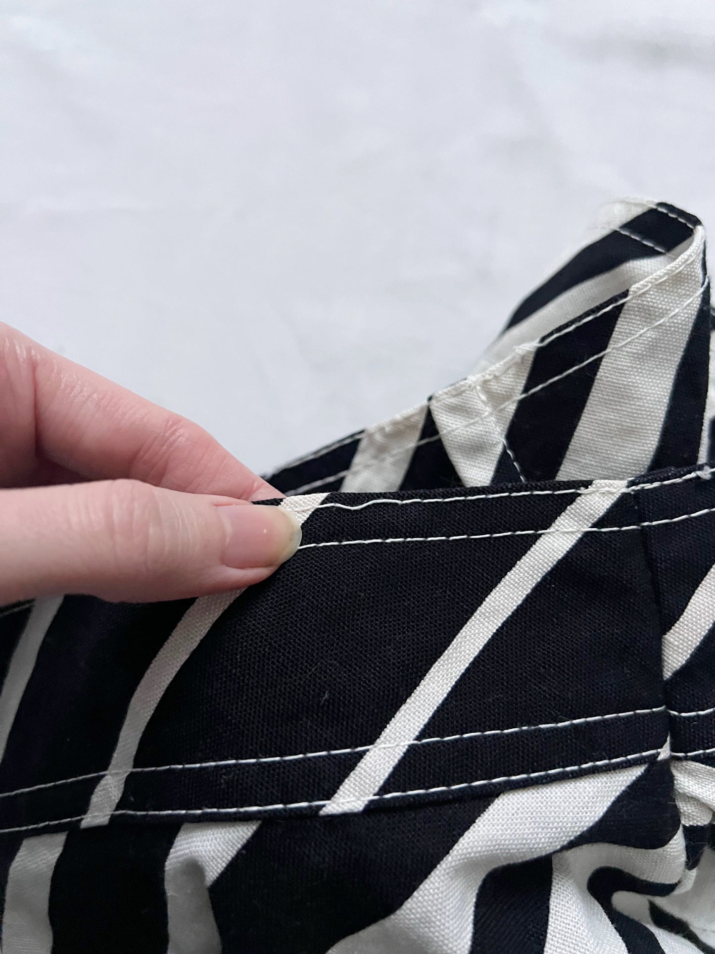 70s black and white striped skirt, Size XS-S