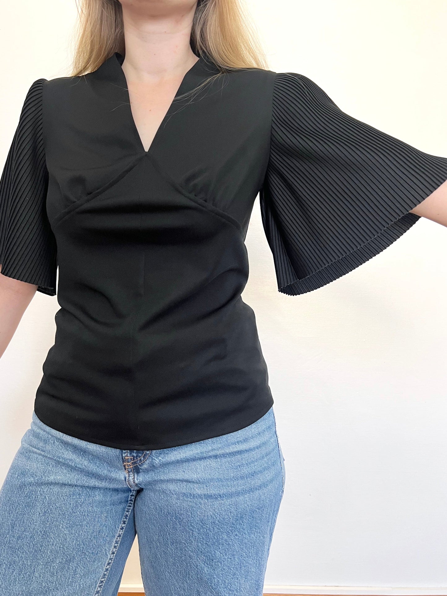 70s black flared sleeves t-shirt, Size S-M