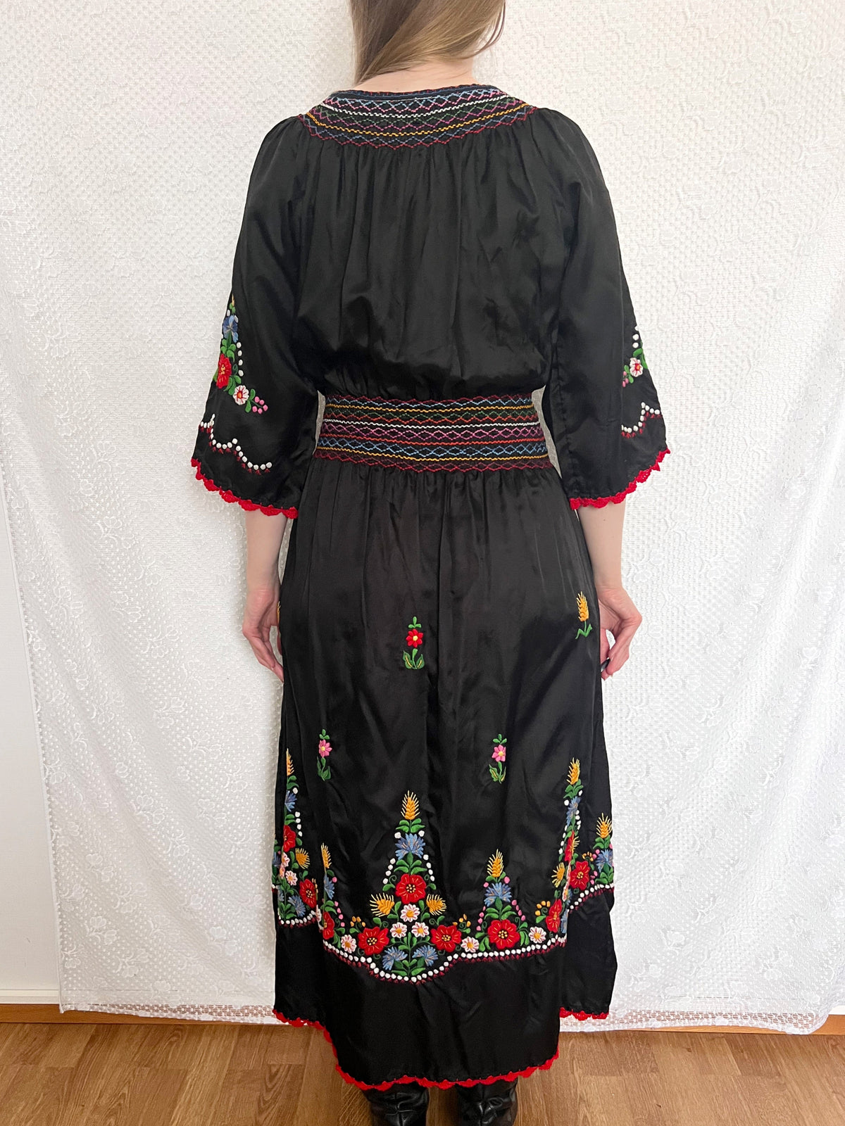 70s black Hungarian embroidery dress, Size S