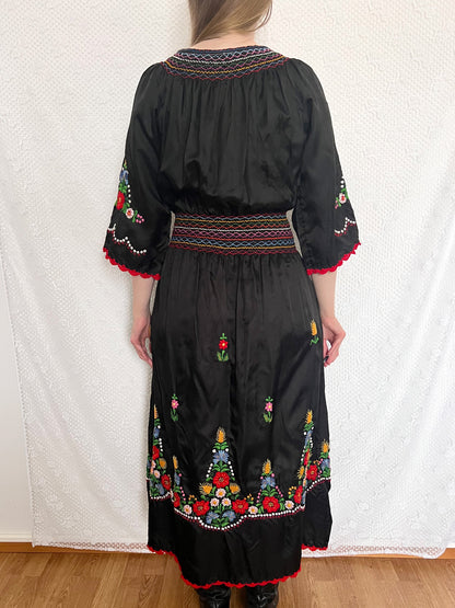 70s black Hungarian embroidery dress, Size S