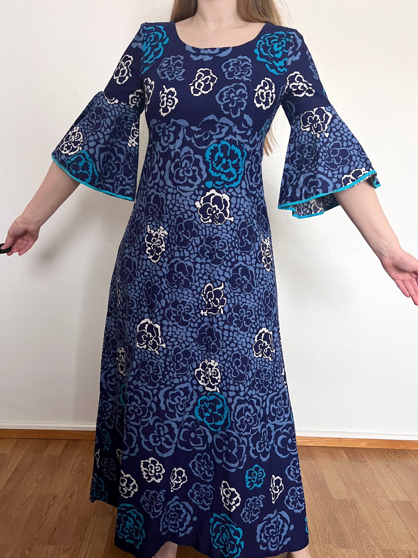 70s 100% cotton blue floral maxi dress, Size S