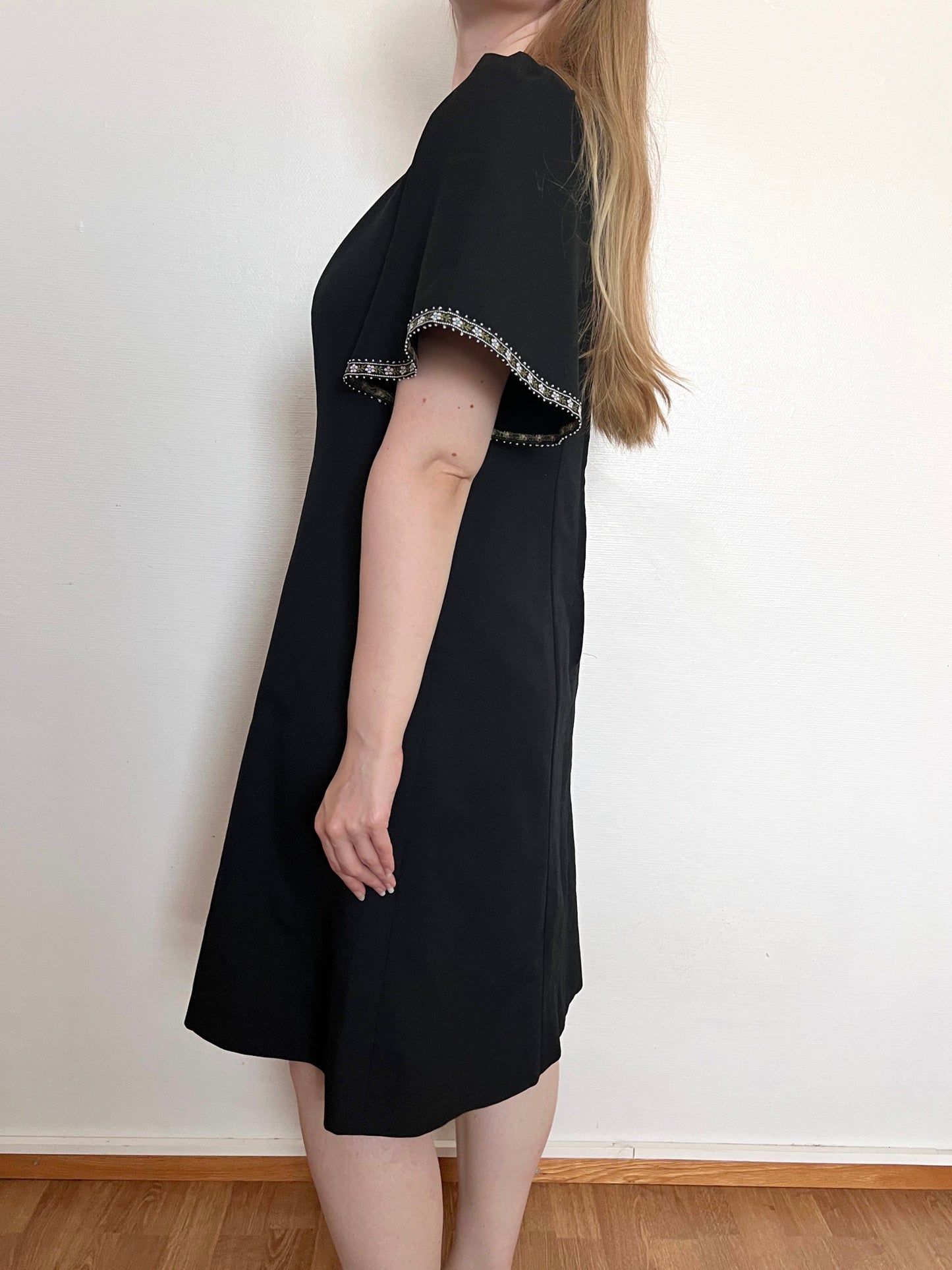 60s black flutter sleeves dress, Size M-L