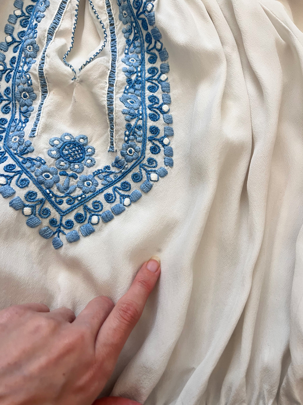 1930s Hungarian blue embroidery blouse, Size S