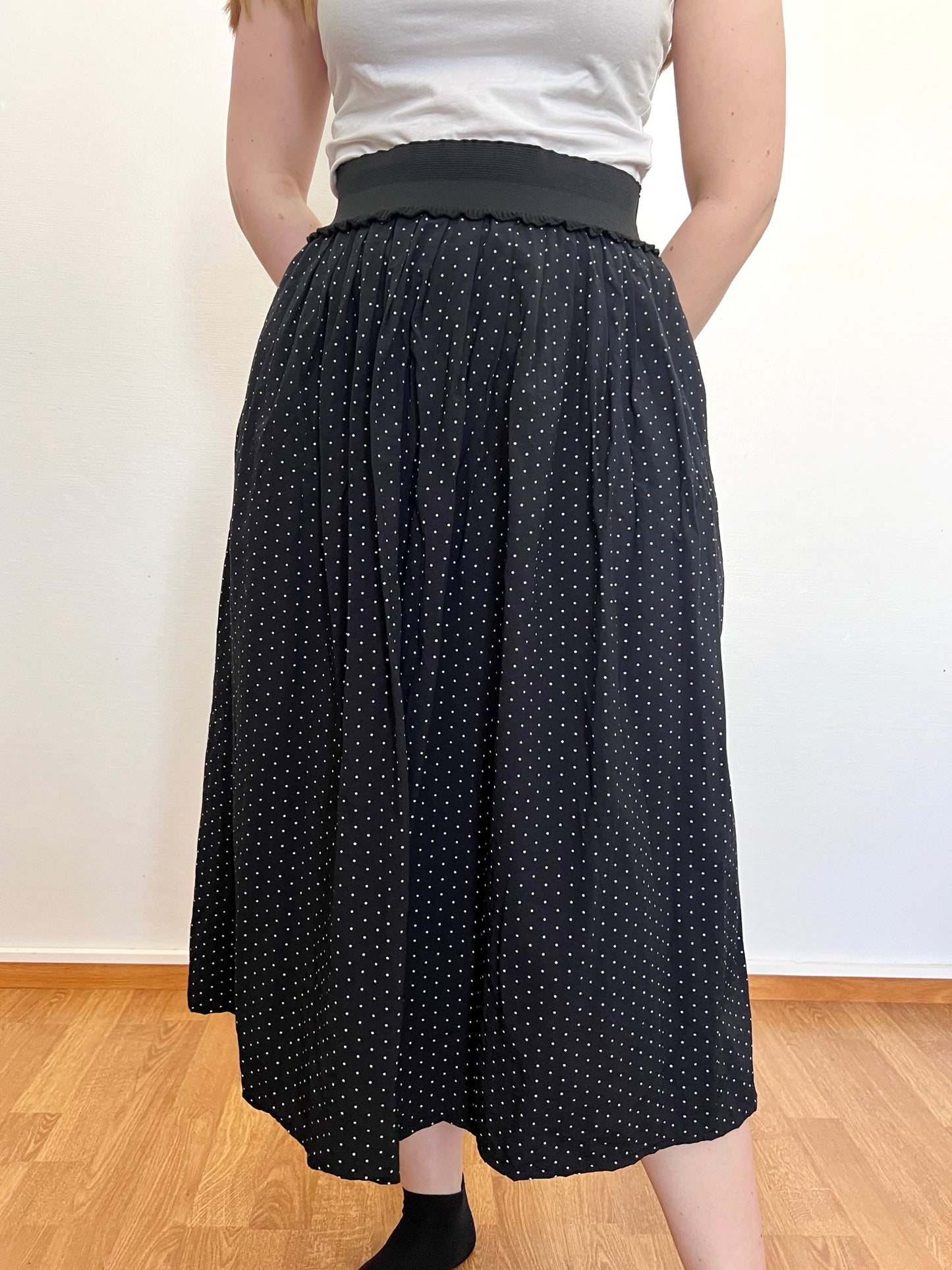 70s black and white polka dot skirt, Size S