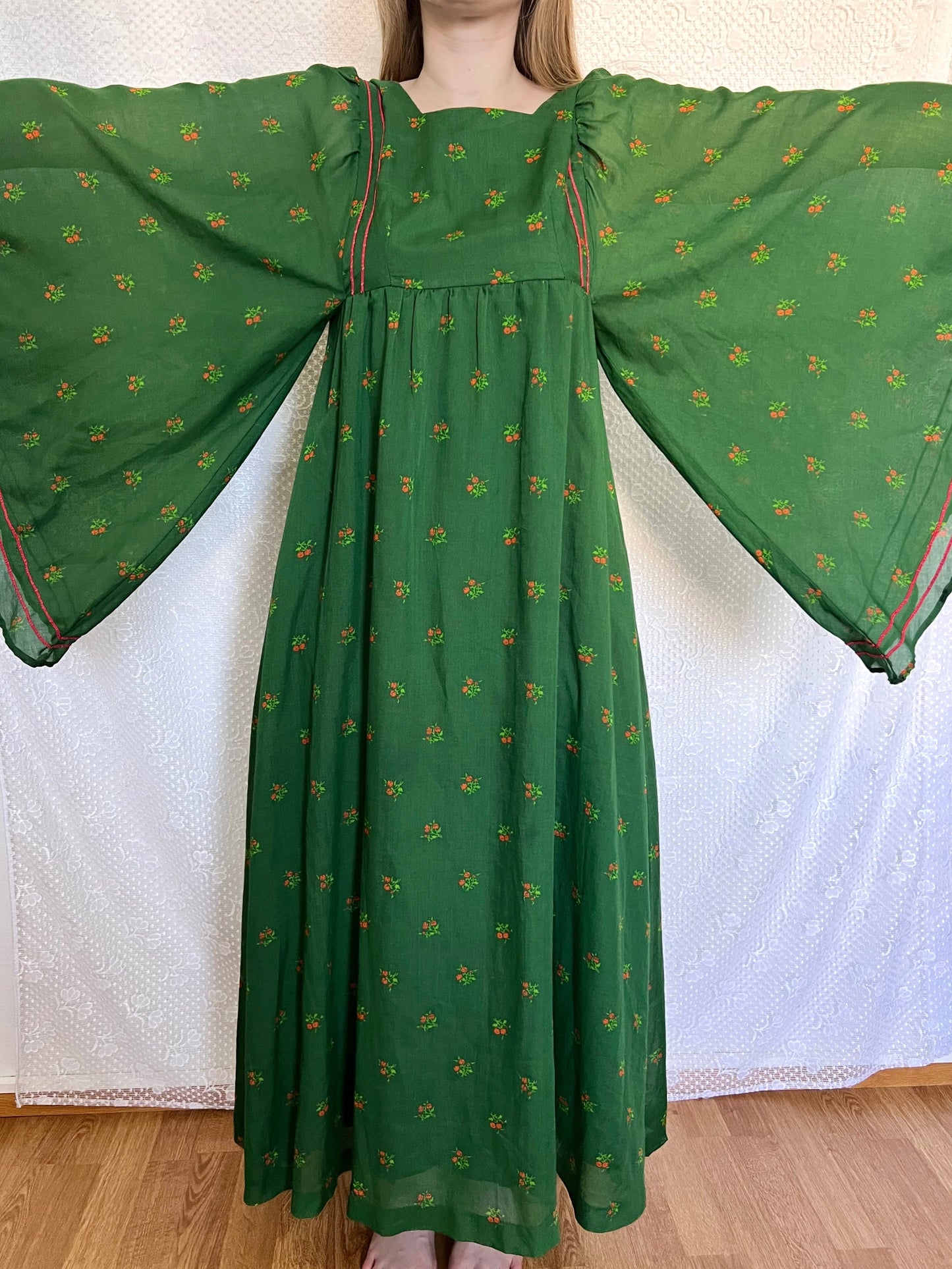 70s green butterfly sleeves dress, Size XS