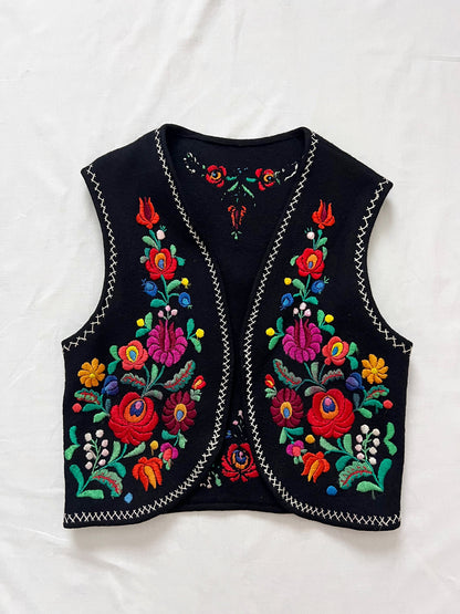 70s black and floral embroidery vest, Size XS-S