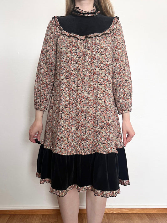 70s floral and black velvet dress, Size XS-M