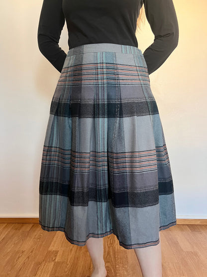 70s wool plaid skirt, Size M