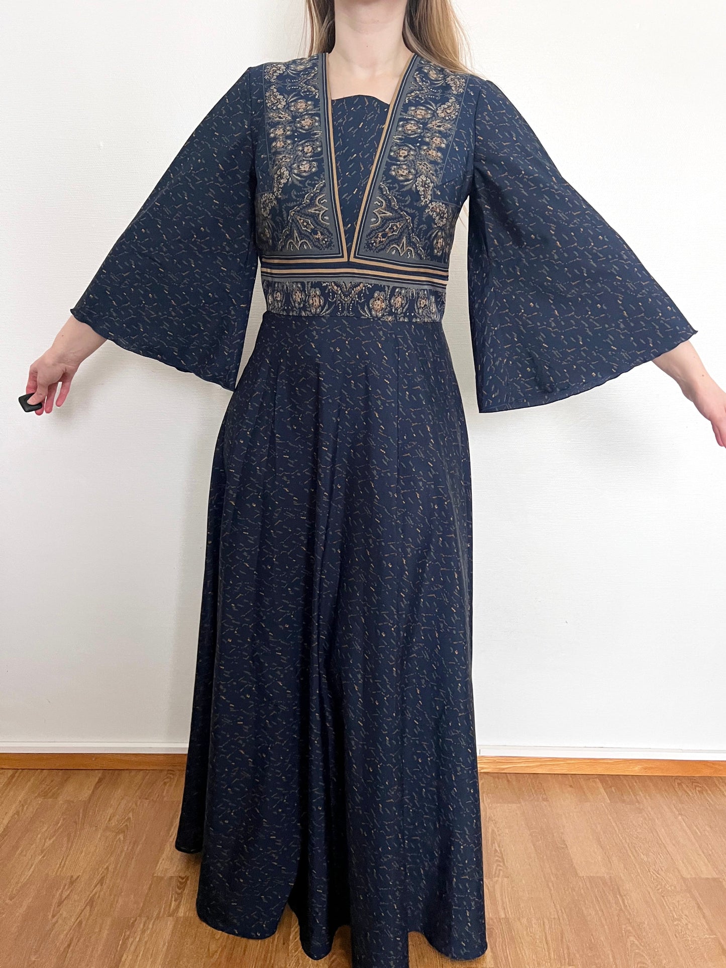 70s dramatic sleeve maxi dress, Size S-M